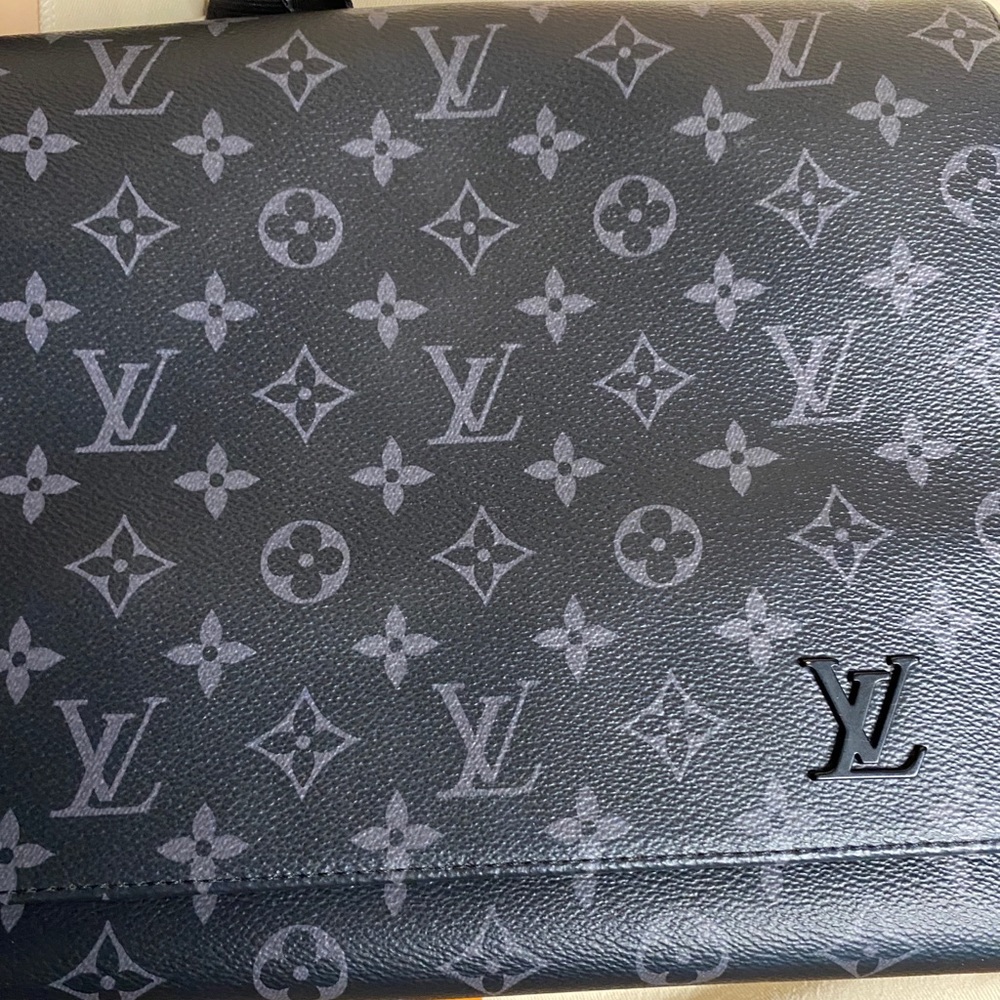 Louis Vuitton Messenger Bag Monogram Eclipse
